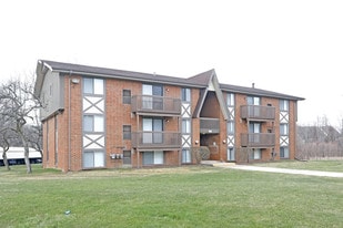 Meadowbrook Village Apartments in Auburn Hills, MI - Building Photo