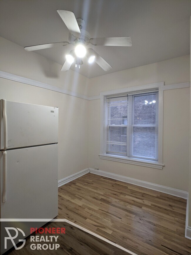 3523 N Broadway St, Unit 3529.5-#2E