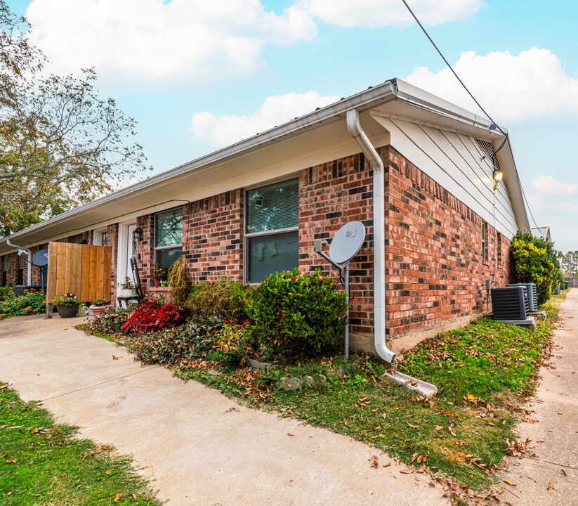 2183 E Cherry St in Paris, TX - Building Photo