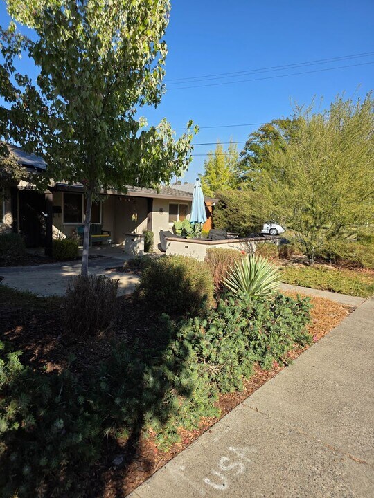 5031 Brand Way in Sacramento, CA - Building Photo