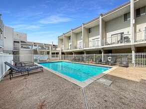 3805 Houma Blvd in Metairie, LA - Building Photo - Building Photo