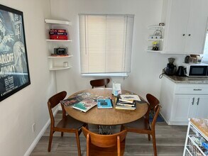 545 N Hoover St, Unit 2 in Los Angeles, CA - Foto de edificio - Building Photo