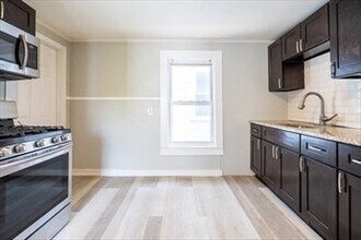 716 Lawrence St in Lowell, MA - Building Photo - Building Photo