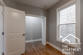 3927 N Whipple St, Unit 2 in Chicago, IL - Building Photo - Building Photo