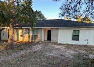 19077 Moorhead Rd in Conroe, TX - Building Photo - Building Photo