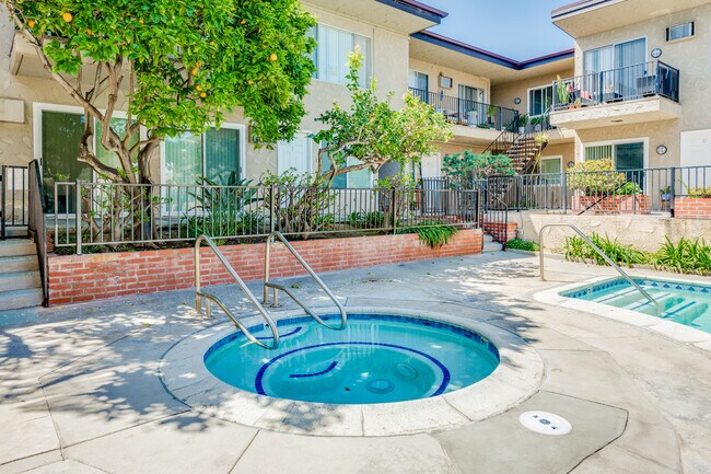 Vida Elegante in Torrance, CA - Foto de edificio - Building Photo
