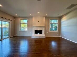 8000 Westlawn Ave in Los Angeles, CA - Foto de edificio - Building Photo