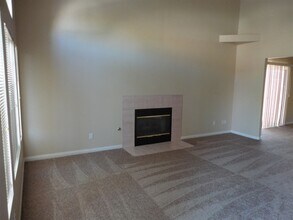 207 Luninborg St in Henderson, NV - Foto de edificio - Building Photo