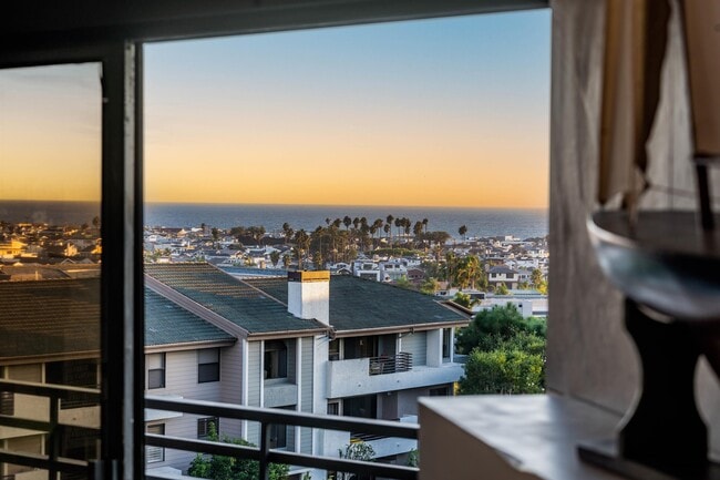 260 Cagney Ln in Newport Beach, CA - Building Photo - Building Photo