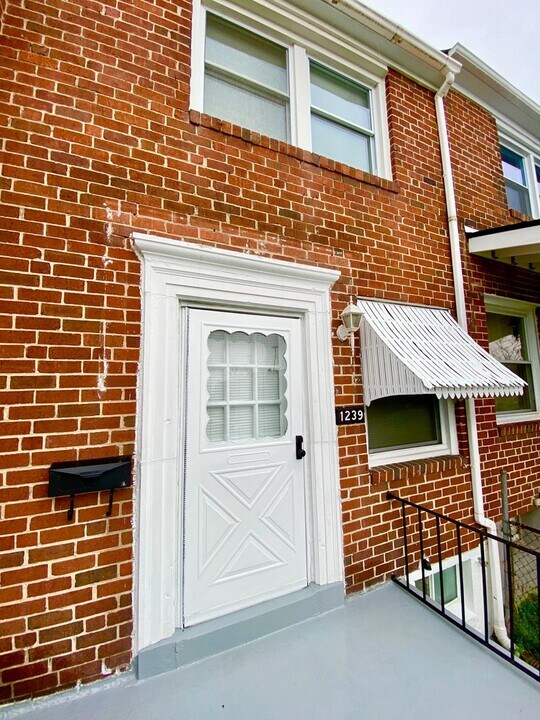 1239 Broening Hwy in Baltimore, MD - Building Photo