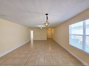 1028 Antigua Cir in Pensacola, FL - Building Photo - Building Photo