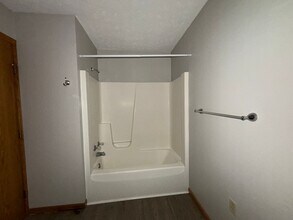 782 Southwood Dr SW in New Philadelphia, OH - Building Photo - Building Photo