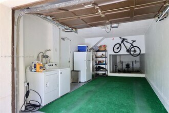 2525 NE 135th St in North Miami, FL - Building Photo - Building Photo