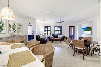 9072 Rialto St in Naples, FL - Foto de edificio - Building Photo