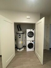 2613 3rd Ave W, Unit B in Seattle, WA - Foto de edificio - Building Photo