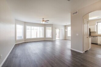 2221 E Union Hills Dr in Phoenix, AZ - Building Photo - Building Photo