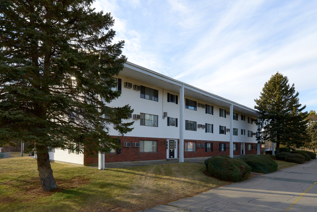 Belmont Arms in Easton, MA - Foto de edificio