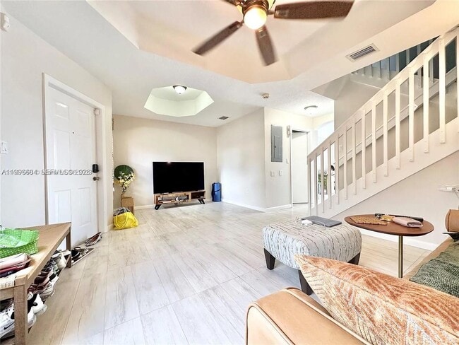 10679 SW 6th St in Pembroke Pines, FL - Building Photo - Building Photo