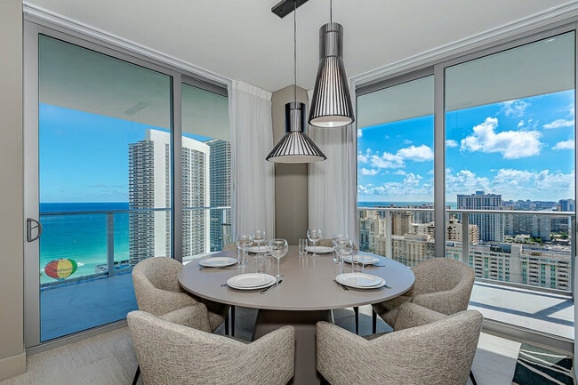 4010 S Ocean Dr in Hollywood, FL - Building Photo - Building Photo