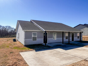 1258 Clark Rd in Inman, SC - Building Photo - Building Photo