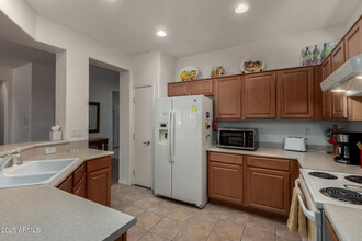 15027 W Home Run Dr in Surprise, AZ - Foto de edificio - Building Photo