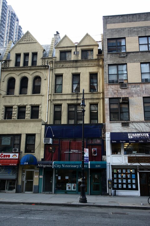 220 w 72 Street in New York, NY - Building Photo