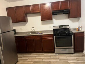 469 Wethersfield Ave-Unit -B-4 in Hartford, CT - Foto de edificio - Building Photo