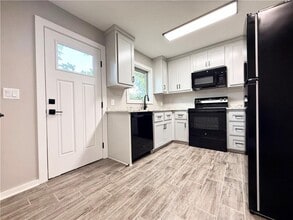 219 E Adobe St in Fayetteville, AR - Building Photo - Building Photo