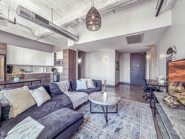 555 Evergreen St in Dallas, TX - Building Photo - Building Photo