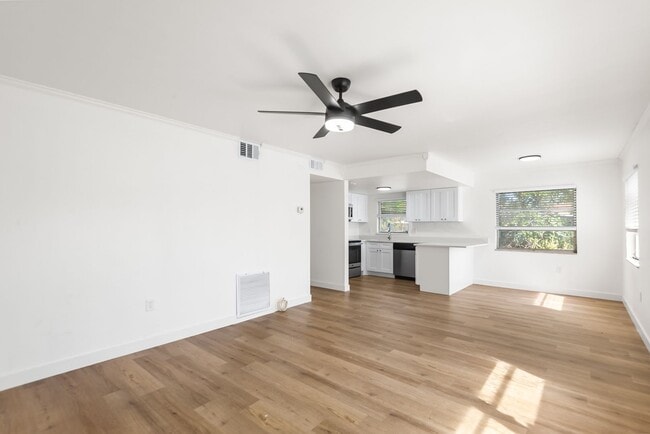 555 62nd St S in St. Petersburg, FL - Foto de edificio - Building Photo