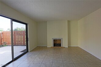 1526 Park Meadows Dr in Ft. Myers, FL - Building Photo - Building Photo