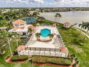 7761 Jewel Ln, Unit Emerald Lakes in Naples, FL - Foto de edificio - Building Photo