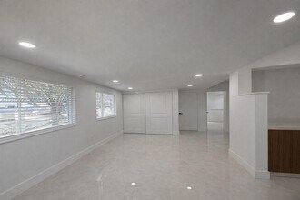 916 NE 2nd St in Hallandale Beach, FL - Building Photo - Building Photo