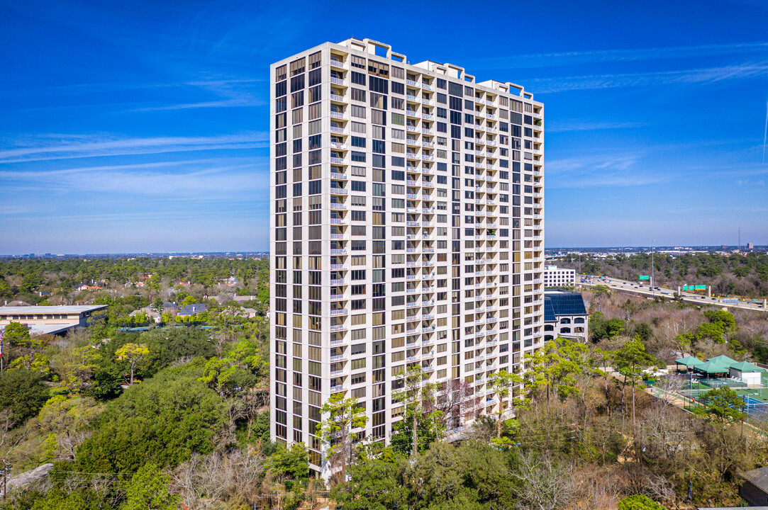 The Houstonian Estates Condominiums in Houston, TX - Building Photo