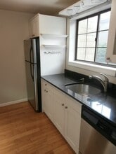 42 N Main St, Unit 76 in West Hartford, CT - Building Photo - Building Photo