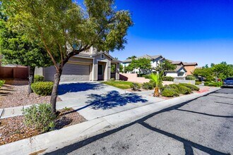 10872 Wallflower Ave in Las Vegas, NV - Building Photo - Building Photo