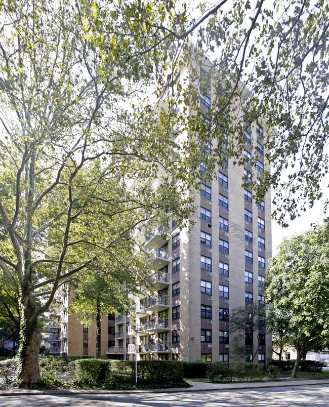 Summit House, Inc. in White Plains, NY - Building Photo - Building Photo