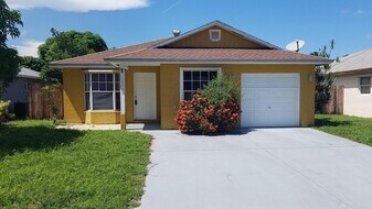 10056 Boynton Pl Cir in Boynton Beach, FL - Building Photo