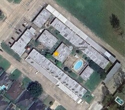 2901 Helena Ave in Nederland, TX - Building Photo - Building Photo