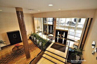 101 Monmouth St in Brookline, MA - Foto de edificio - Building Photo