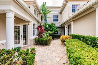 3910 Deer Crossing Ct in Naples, FL - Foto de edificio - Building Photo