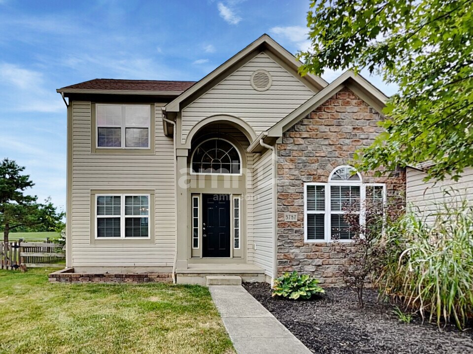 3787 Lake Lanier Dr in Grove City, OH - Building Photo