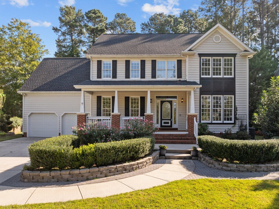 2406 Flints Pond Cir in Apex, NC - Building Photo