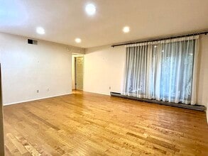 1818 E Shorewood Blvd in Shorewood, WI - Foto de edificio - Building Photo