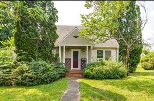 1940 E Cedarwood Cir in Round Lake Heights, IL - Building Photo