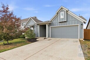 7800 Vista Mejor Dr in Austin, TX - Building Photo