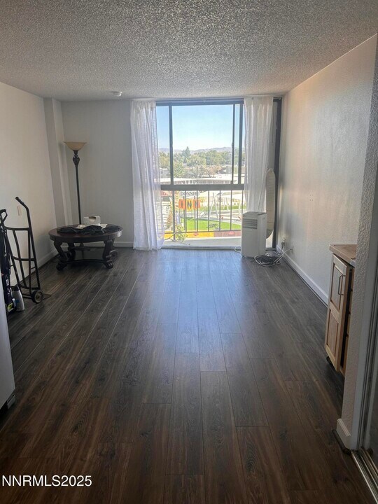567 W 4th St in Reno, NV - Foto de edificio