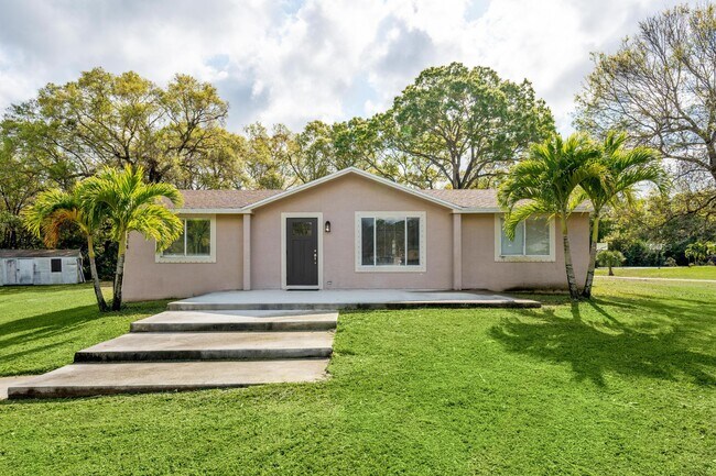 6344 Grapeview Blvd in Westlake, FL - Building Photo - Building Photo