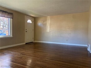 1231 Sippo Ave SW in Canton, OH - Building Photo - Building Photo