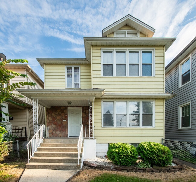 property at 727 W 117th St